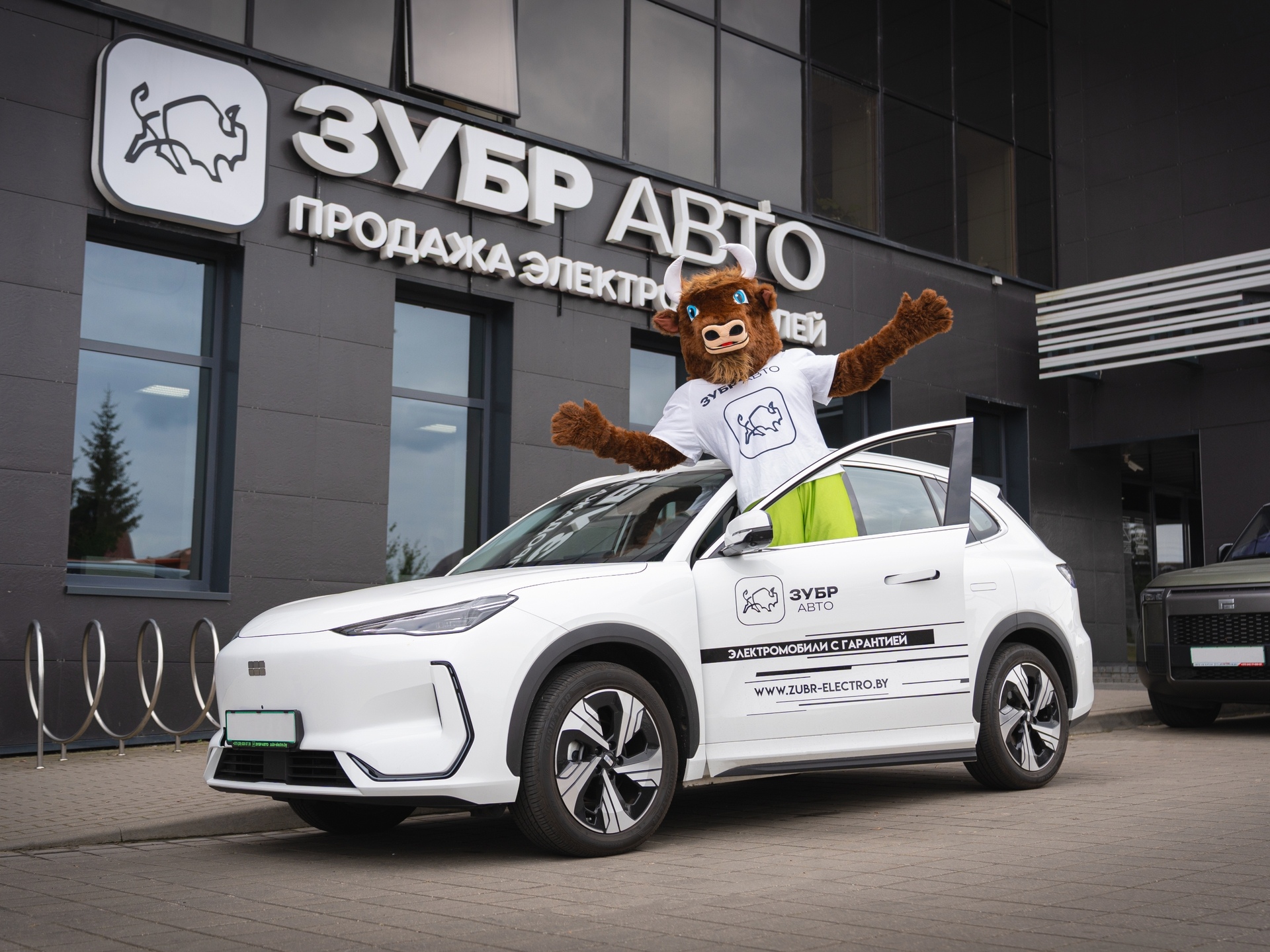 Скидки до 2000 долларов на электромобили в Минске