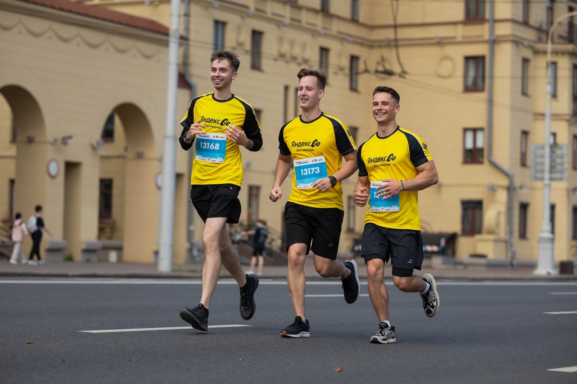 Традиционный полумарафон в Минске с участием курьеров Яндекс Go