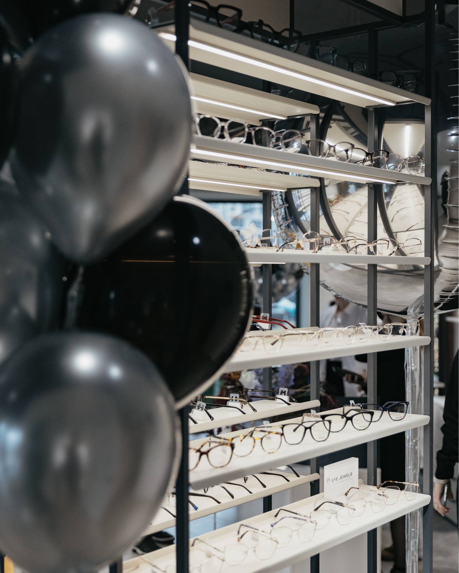 New Prosvet Optician with Opening and Discount on Glasses