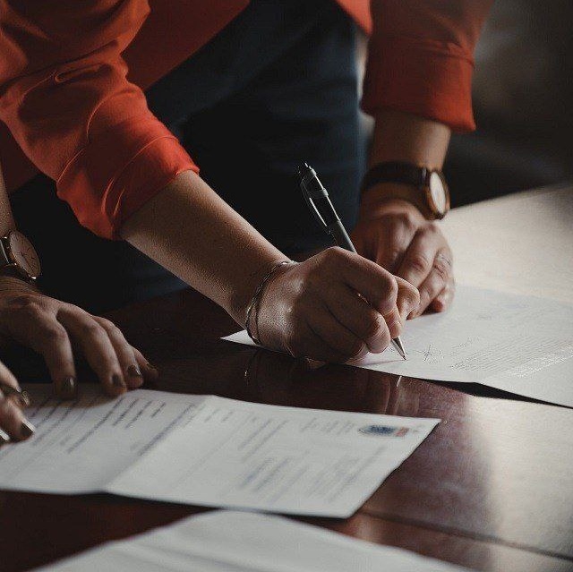 Belarusian startup's AI program for contract risk checking