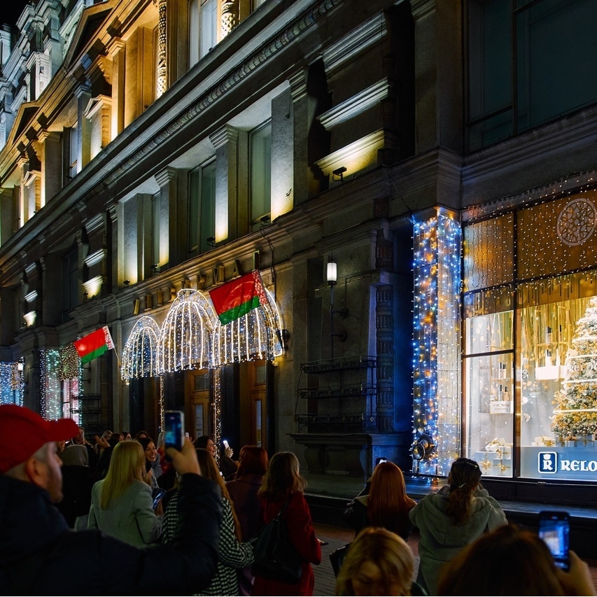 Новогодние витрины ГУМа с белорусскими брендами