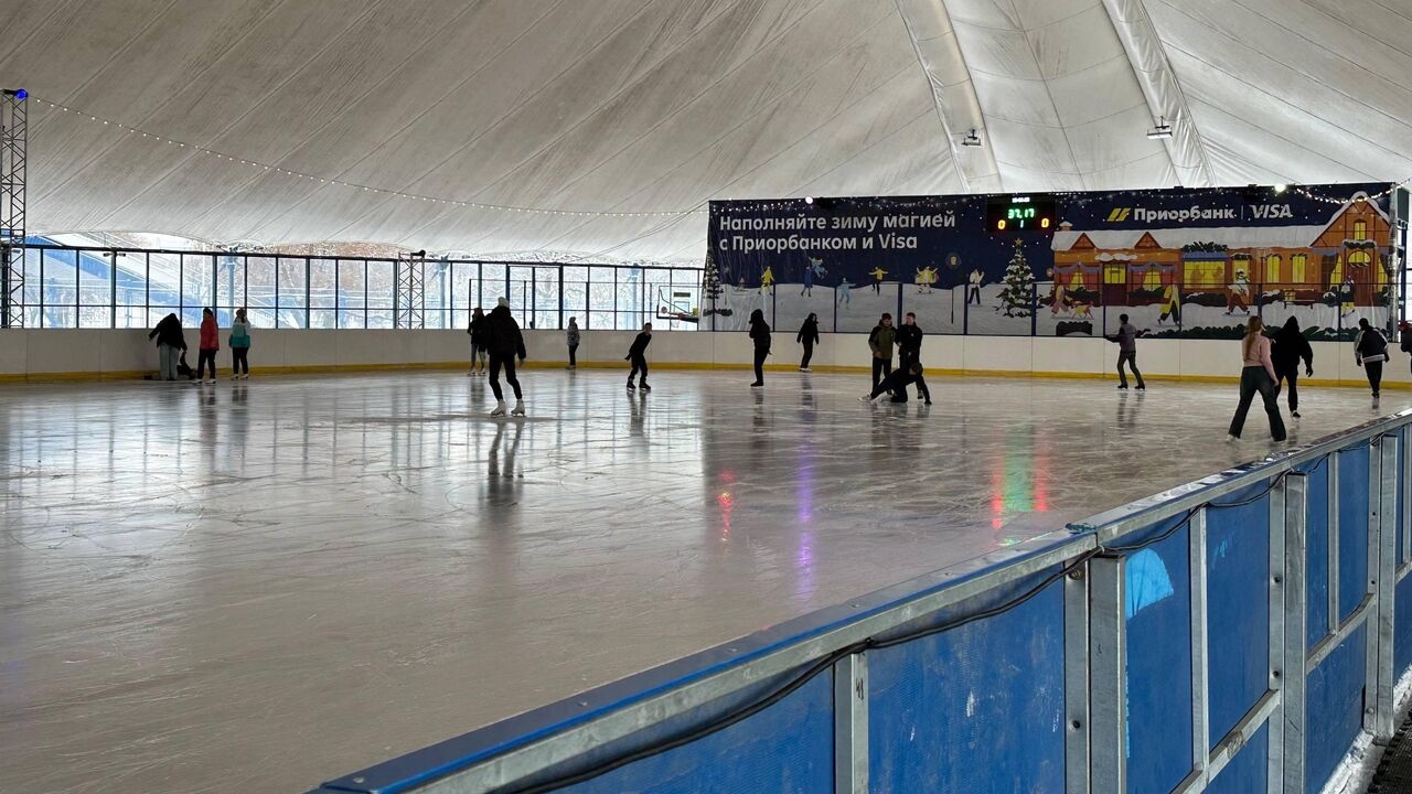 Мобильный каток у Дворца спорта в Минске