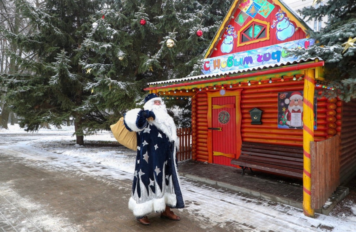 Новый домик Деда Мороза в Центральном детском парке Горького