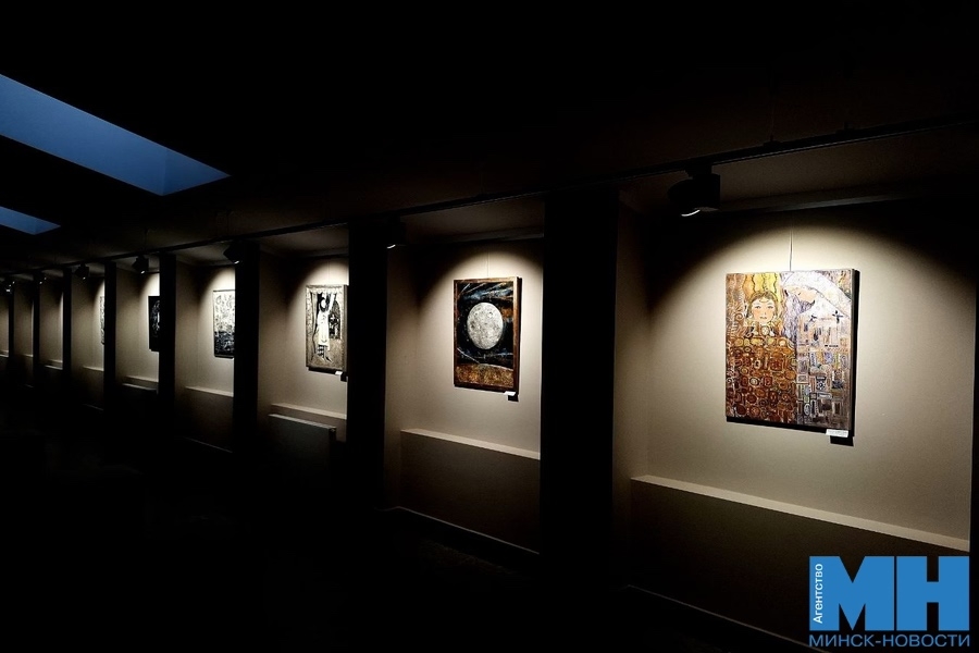 Выставка Рождественских картин Ирины Господарской в кинотеатре «Победа»