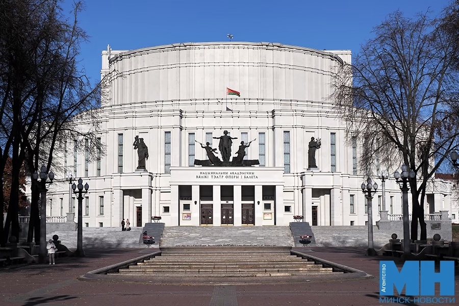 白俄罗斯大剧院的旧新年舞会