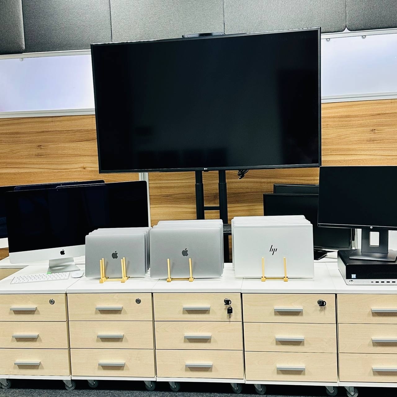 Расширенная продажа бывшей IT-техники по низким ценам в Минске